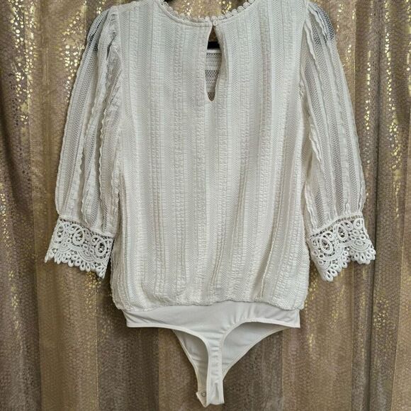 Express Ivory Lace Embroidered Quarter Sleeve Bodysuit Small - Picture 2 of 9